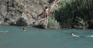 (Özel) Terörle Gündeme Gelen Bestler Dereler, Antalya Plajlarını Aratmıyor