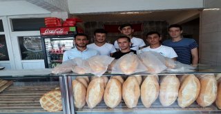 Ülkü Ocakları İlçe Temsilcileri De Askıda Ekmek Uygulamasına Başladı