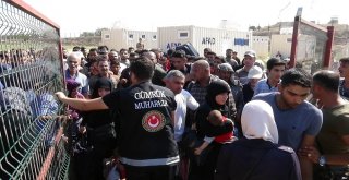Ülkelerine Gitmek İsteyen Suriyeliler Öncüpınara Akın Etti