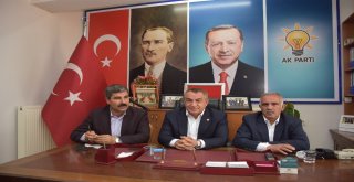 Ak Parti Heyeti Basınla Bir Araya Geldi