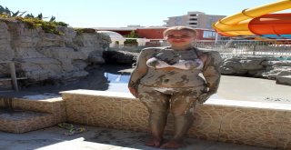 (Özel) Turistler Çamur Banyosuyla Stres Atıyor