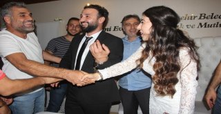 Komiser Yardımcısı Ve Eşine Nikahta Kelepçe Takıldı