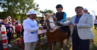 Bilecikte Çocuklar Pony Midilli Atları İle Buluştu