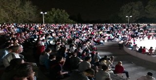 Bigalıların Açık Havada Sinema Keyfi