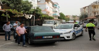 Dur İhtarına Uymayan Otomobil Polis Aracına Çarptı