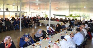 Vali Akının Eşi Saliha Akın, Huzur Evinde Yaşlılarla Bir Araya Geldi