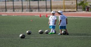 Yenimahallede Futbol Yaz Okulu Devam Ediyor