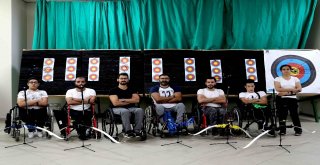 Silahlı Saldırıda Omurilik Felci Olan Engelli Murat, Hayata Ok Atarak Tutundu