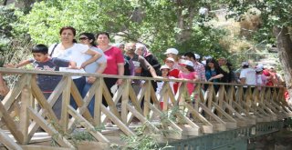 Aksarayda 392 Merdivenle İnilen Ihlara Vadisi Ziyaretçilerini Büyülüyor