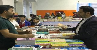 Başkan Gür, Hakkari 1. Kitap Fuarını Ziyaret Etti