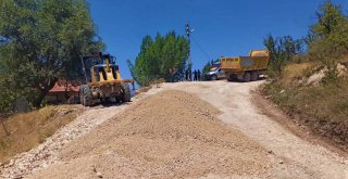 Büyükşehir Seydikemer'de Yol Çalışmalarını Sürdürüyor