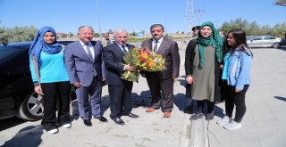 Vali Kamçı Tomarzada Mahalle Muhtarlarıyla Bir Araya Geldi