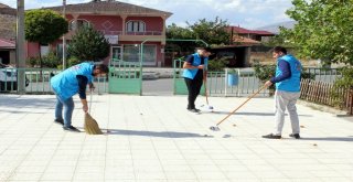 Erzincan Gençlik Merkezi Gençlerinden Cami Temizliği