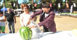 Öğretmen Gelin-Damat Pasta Yerine Karpuz Kesti