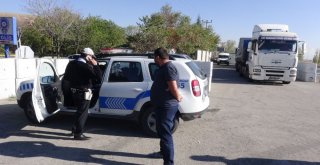 Plakaları Lastikle Kapatan Tır Sürücüleri Polisten Kaçamadı