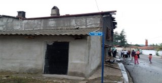 Mangal Ateşi 4 Evi Yaktı