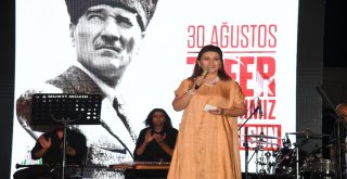 Zafer Mahallesinde Coşkulu Zafer Bayramı Kutlaması