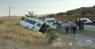 Tunceli-Elazığ Karayolunda Trafik Kazası: 3Ü Çocuk 20 Yaralı