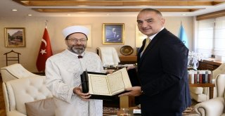 Kültür Ve Turizm Bakanı Ersoydan Tdvye Kurban Bağışı