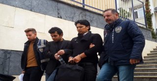 İstanbulda İranlılar Polis Rolünde Cezayirli Turistleri Soydu