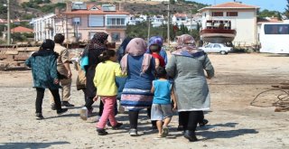 Ayvalıkta 53 Göçmen Denizin Ortasında Alabora Olmaktan Son Anda Kurtarıldı