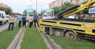 U Dönüşü Yapmak İsteyen Kurtarıcı, Tramvay Seferlerini 1 Saat Aksattı