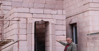 Cami Minarelerine Kavuşuyor