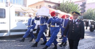 İzmir Şehidini Uğurladı