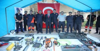 Elazığda İtfaiyeciler Araç Ve Teçhizatları Tanıttı