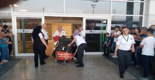 Antalyada İlk Hac Kafilesini Mahşeri Kalabalık Karşıladı