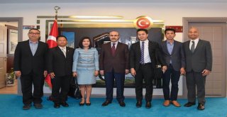 Büyükelçi Ekarohitten Vali Demirtaşa Ziyaret