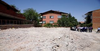 Beydağında Yıkılan Yapıların Molozları Kaldırılıyor