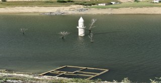 Baraj Suları Çekilince Köy Ortaya Çıktı