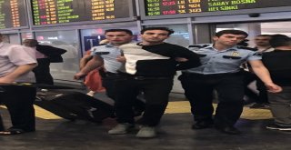 Uçağın Tekerlerinde Barfiks Çekti