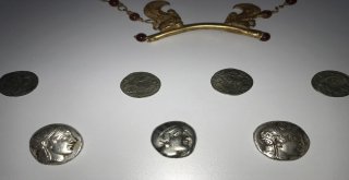 İstanbulda Tarihi Eser Operasyonunda El Yazması 2 Kuran Ele Geçirildi