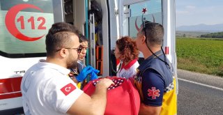 İzmirde Feci Kaza: 2Si Bebek 5 Yaralı