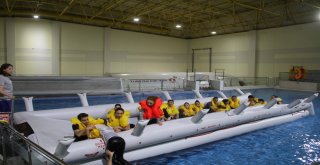 (Özel)Thy Kabin Memurlarına Havuzda Eğitim