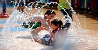 Bursanın İlk Su Oyunları Parkı Açıldı