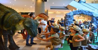 Çocuklar Dinozorların Gizemli Dünyasını Keşfetti