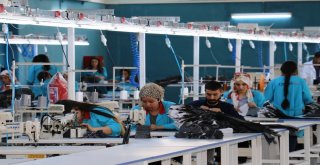 Vanda Açılan Tekstil Fabrikası 110 Kişiye Ekmek Kapısı Oldu