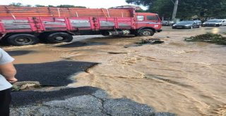 Kocaelinin Gebze İlçesine Bağlı Tavşanlı Köyünde Bulunan Ballıkayalarda Piknik Yapmaya Giden 8 Kişi Mahsur Kaldı. Selde Mahsur Kalan 8 Kişiyi Kurtarmak İçin Çalışma Başlatıldı. Olay Yerine Helikopter 