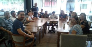 32 Yıl Sonra Aynı Sırala Oturup Hasret Giderdiler