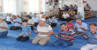 Dualar 15 Temmuz Şehitleri İçin Yükseldi