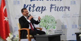 Başkan Yücel Yılmaz Edremit Kitap Fuarı'nda vatandaşlarla panele katıldı.