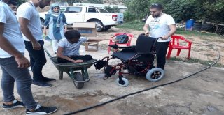 Hediye Edilen Akülü Arabayı Görünce Gözyaşlarına Engel Olamadı