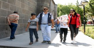 Yakalanan Çocuk Dilenciler Ailelerine Teslim Ediliyor