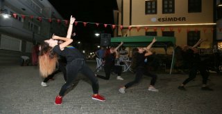 Şehrin Ateşi Gece Ve Gündüz Yanmaya Devam Ediyor