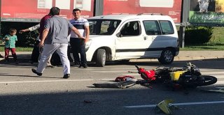 Kamyonetle Motosiklet Çarpıştı: 1 Yaralı