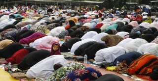 Dünya Müslümanları Bayram Namazında Buluştu
