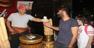Elazığda 2 Tona Yakın Maraş Dondurması Dağıtıldı